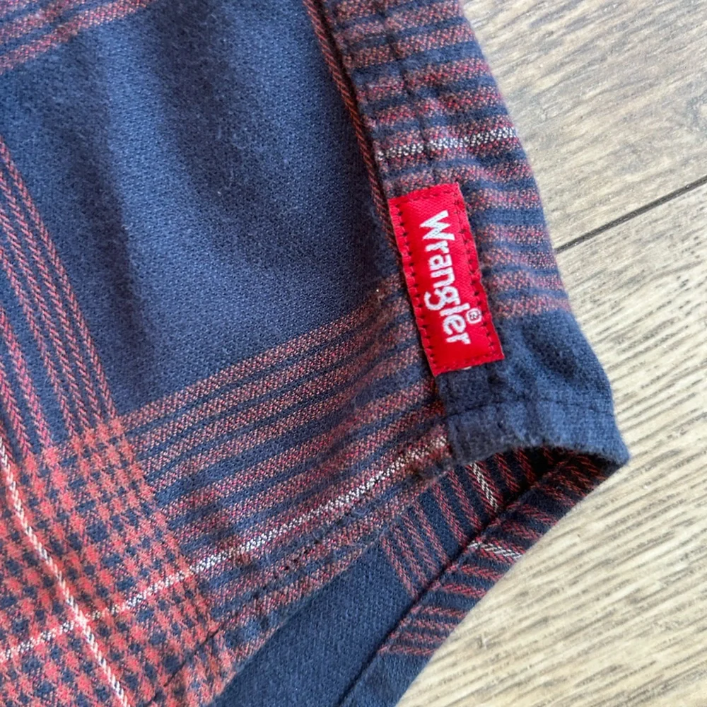 Wrangler Men's Casual Plaid Shirt - Navy and Red - Picture 3 of 6